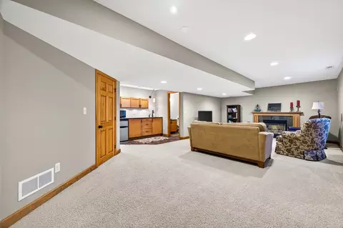 Living - 2968 Wolf Creek Ln, Normal, IL 61761 photo 4 of 4