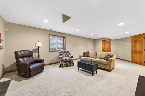Living - 2968 Wolf Creek Ln, Normal, IL 61761 photo 3 of 4