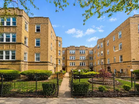 6312 N Richmond St #2B, Chicago, IL 60659
