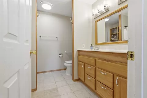 Bath - 39 Oak Park Rd, Bloomington, IL 61701 photo 1 of 3