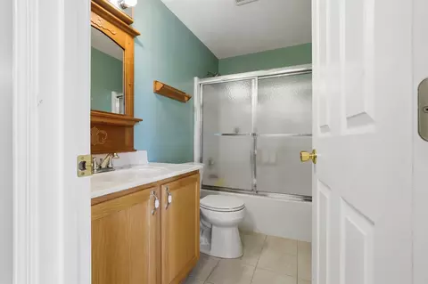 Bath - 39 Oak Park Rd, Bloomington, IL 61701 photo 3 of 3