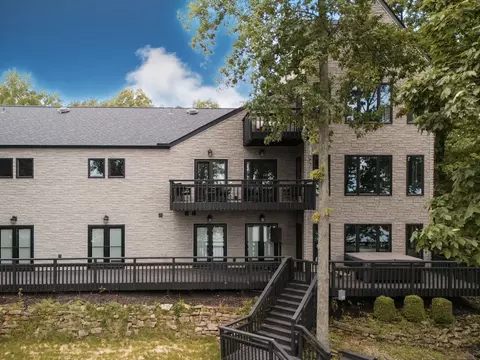 12225 Pebble Point Rd, Marion, IL 62959
