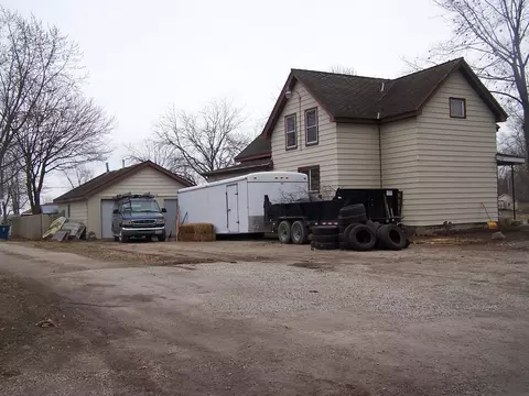 202 N 2nd Ave, Chenoa, IL 61726 photo 2