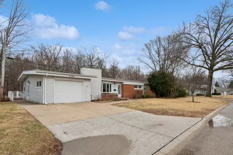 Exterior - 3104 15th St A St, Moline, IL 61265 photo 5 of 6