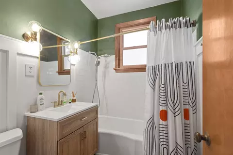 Bath - 1127 Morton Ave, Elgin, IL 60120 photo 1 of 1