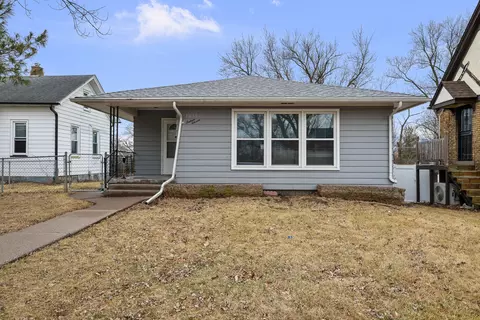 1611 E High St, Davenport, IA 52803