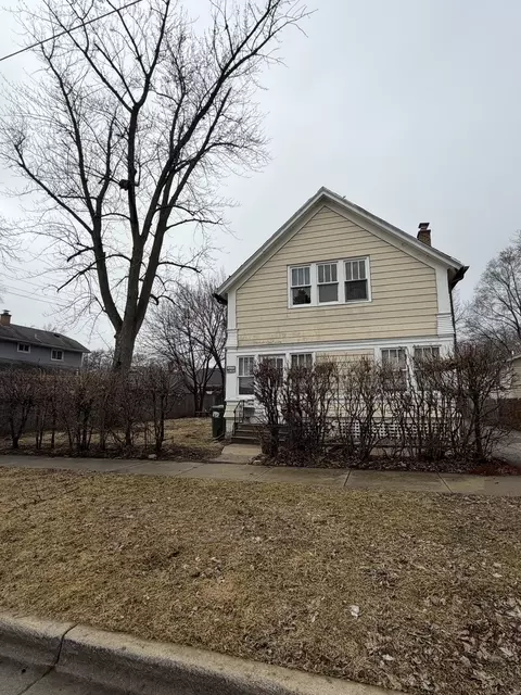743 Bangs St, Aurora, IL 60505
