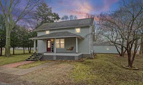 805 W Blaine St, Monticello, IL 61856