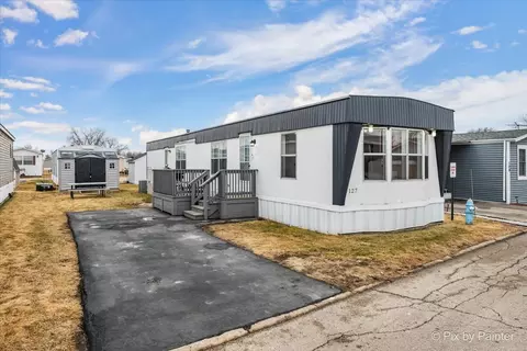 127 5th Ave, Bartlett, IL 60103