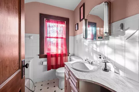 Bath - 4202 10th Ave, Moline, IL 61265 photo 1 of 1