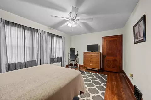 Bedroom - 4202 10th Ave, Moline, IL 61265 photo 2 of 2