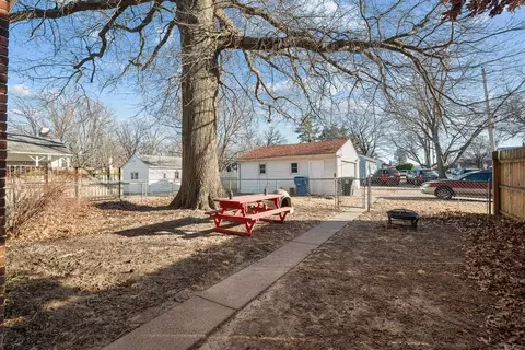 Exterior - 4202 10th Ave, Moline, IL 61265 photo 2 of 3