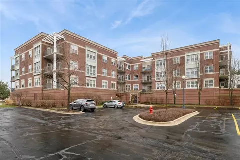 310 E Church St #308, Libertyville, IL 60048