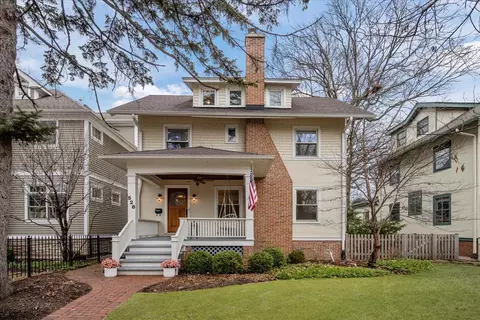 526 8th St, Wilmette, IL 60091
