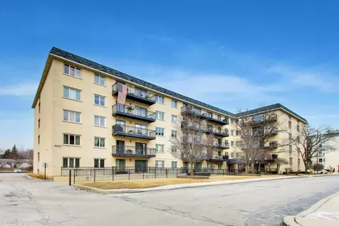 8610 Waukegan Rd #302, Morton Grove, IL 60053