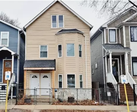 2958 W Nelson St, Chicago, IL 60618