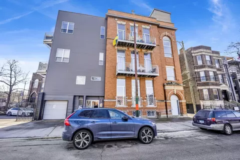 2411 W Walton St #2E, Chicago, IL 60622