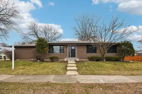 329 Antelope Trl, Carol Stream, IL 60188