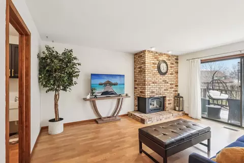 Other - 43 Creekside Cir, Elgin, IL 60123 photo 1 of 8