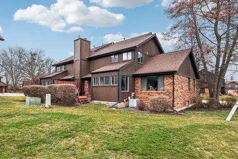 Exterior - 43 Creekside Cir, Elgin, IL 60123 photo 4 of 5