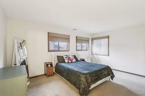 Bedroom - 43 Creekside Cir, Elgin, IL 60123 photo 1 of 3
