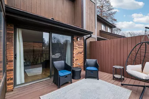Exterior - 43 Creekside Cir, Elgin, IL 60123 photo 2 of 5