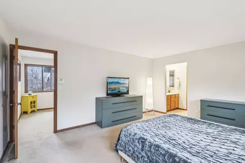 Bedroom - 43 Creekside Cir, Elgin, IL 60123 photo 2 of 3