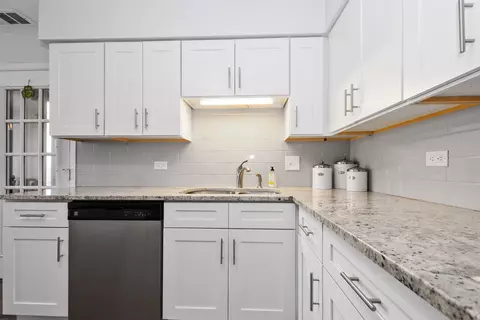 Kitchen - 12912 Mill Dr E #E2, Palos Park, IL 60464 photo 4 of 5