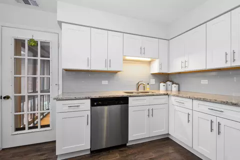 Kitchen - 12912 Mill Dr E #E2, Palos Park, IL 60464 photo 3 of 5