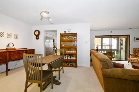 Dining - 12912 Mill Dr E #E2, Palos Park, IL 60464 photo 2 of 4