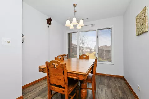 Dining - 12912 Mill Dr E #E2, Palos Park, IL 60464 photo 4 of 4