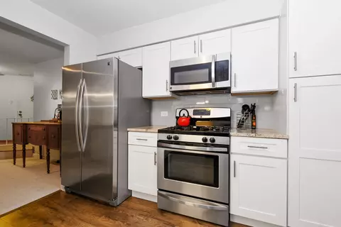 Kitchen - 12912 Mill Dr E #E2, Palos Park, IL 60464 photo 2 of 5