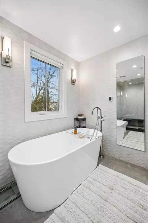 Bath - Undisclosed, Glencoe, IL 60022 photo 3 of 4