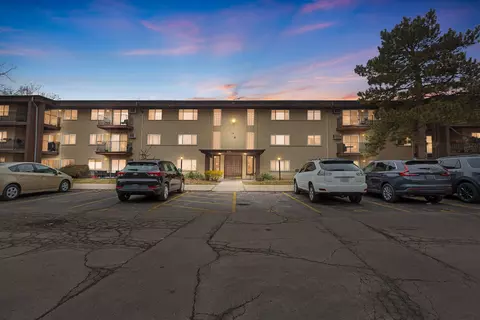 525 S Cleveland Ave #208, Arlington Heights, IL 60005
