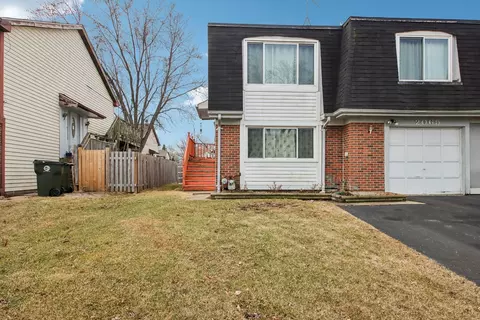 2065 Millpond Ln, Hanover Park, IL 60133