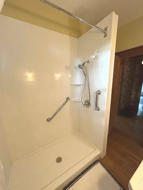 Bath - 23780 N Hess Dr, Cary, IL 60013 photo 2 of 3