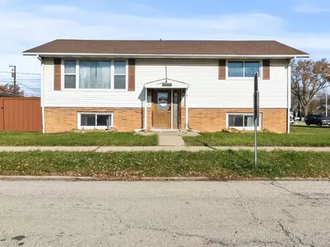 7624 Lockwood Ave, Burbank, IL 60459