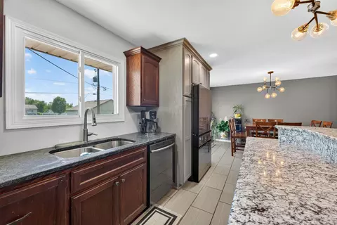 Kitchen - 6395 Pine Bluff Rd, Morris, IL 60450 photo 6 of 9