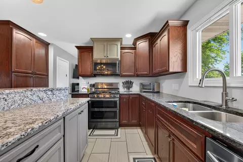 Kitchen - 6395 Pine Bluff Rd, Morris, IL 60450 photo 4 of 9