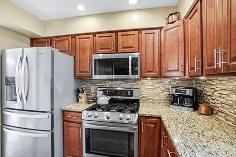 Kitchen - 21020 W Ardmore Cir, Plainfield, IL 60544 photo 3 of 3