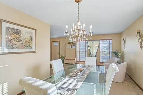 Dining - 21020 W Ardmore Cir, Plainfield, IL 60544 photo 2 of 4