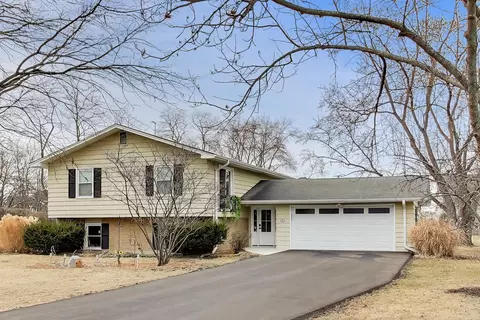 3 S700 Delles Rd, Naperville, IL 60563