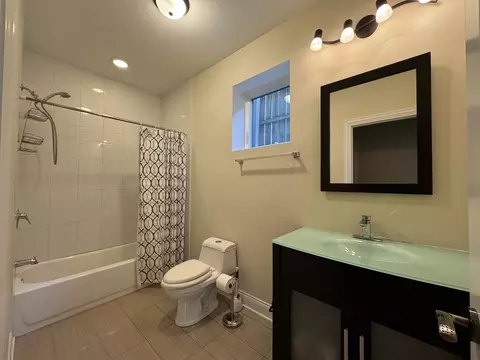 Bath - 3349 N Paris Ave, Chicago, IL 60634 photo 5 of 5