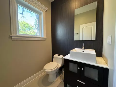 Bath - 3349 N Paris Ave, Chicago, IL 60634 photo 1 of 5