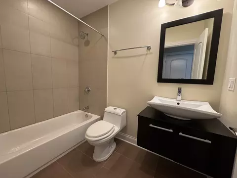Bath - 3349 N Paris Ave, Chicago, IL 60634 photo 2 of 5