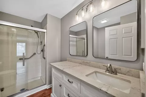 Bath - 446 Cromwell Cir #4, Bartlett, IL 60103 photo 1 of 2