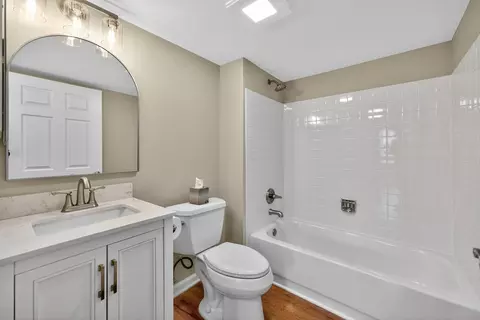Bath - 446 Cromwell Cir #4, Bartlett, IL 60103 photo 2 of 2