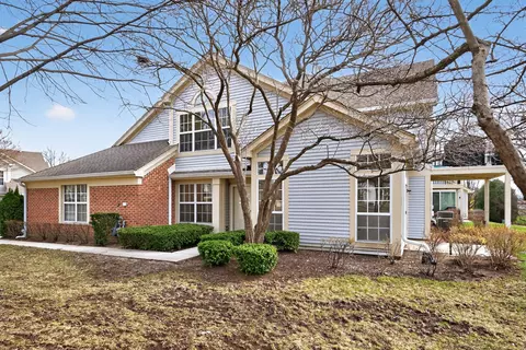 446 Cromwell Cir #4, Bartlett, IL 60103