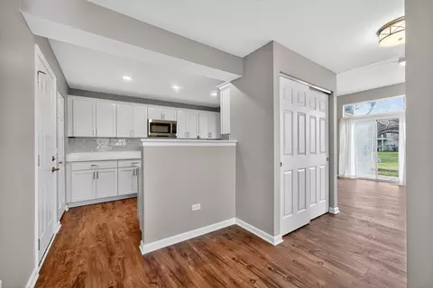 Entry Way - 446 Cromwell Cir #4, Bartlett, IL 60103 photo 1 of 1