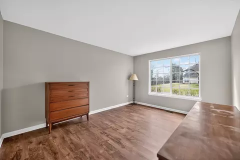 Living - 446 Cromwell Cir #4, Bartlett, IL 60103 photo 4 of 4